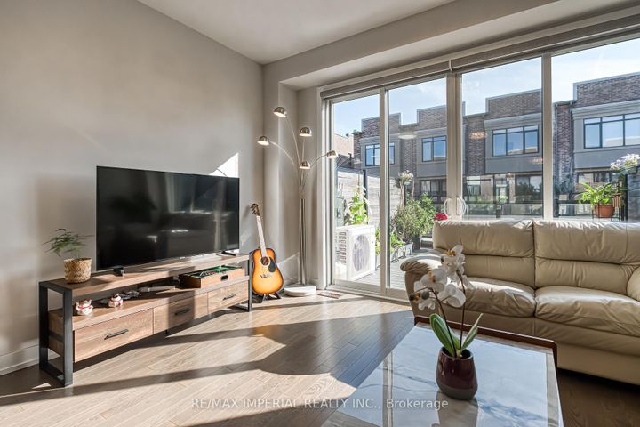 Photo 15 at 173 Salterton Circle, Rural Vaughan, Vaughan
