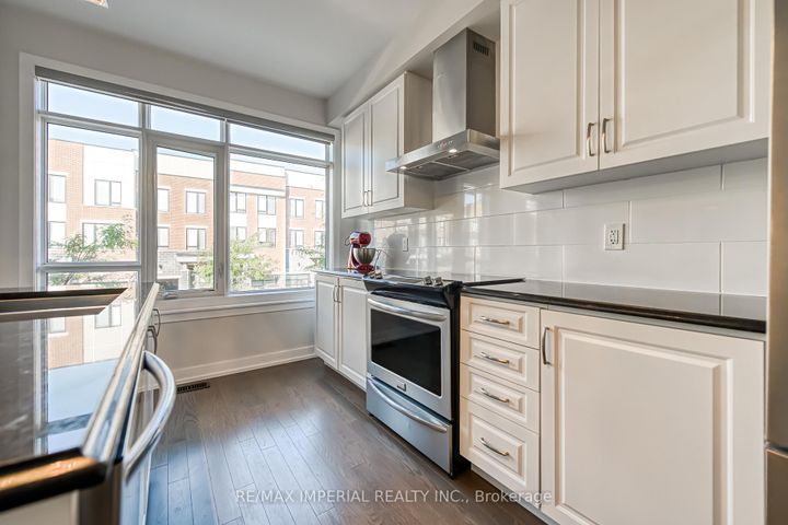Photo 24 at 173 Salterton Circle, Rural Vaughan, Vaughan