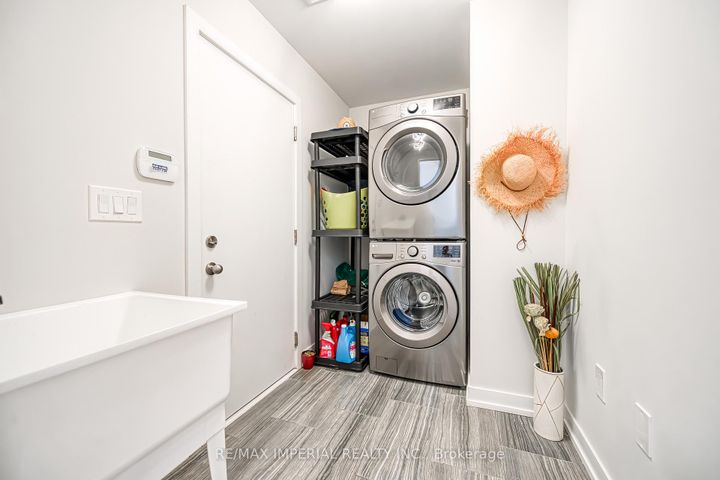Photo 36 at 173 Salterton Circle, Rural Vaughan, Vaughan