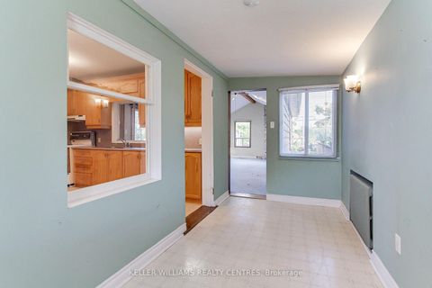 Photo 2 at 136 Northland Avenue, Smythe, Toronto