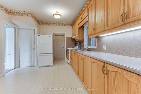 Photo 3 at 136 Northland Avenue, Smythe, Toronto