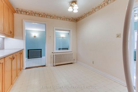 Photo 4 at 136 Northland Avenue, Smythe, Toronto