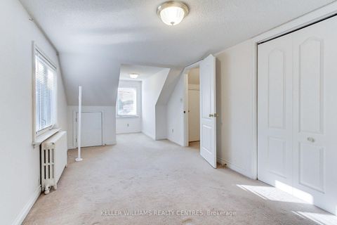 Photo 10 at 136 Northland Avenue, Smythe, Toronto