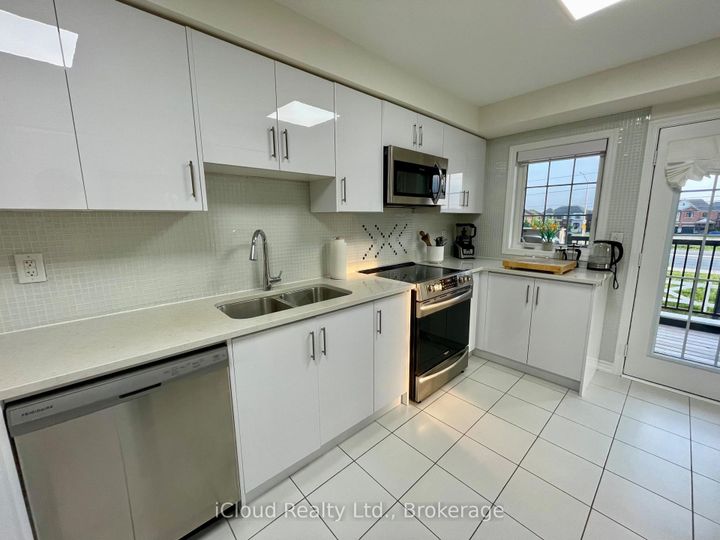 Photo 10 at 73 - 1222 Rose Way, CB Cobban, Milton