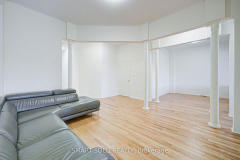 Photo 8 at 156 Hartney Drive, Rural Richmond Hill, Richmond Hill