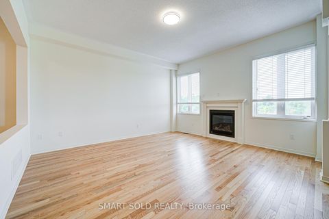 Photo 11 at 156 Hartney Drive, Rural Richmond Hill, Richmond Hill