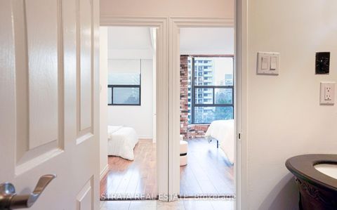 Photo 12 at 702 - 86 Gloucester Street, Yonge Corridor, Toronto