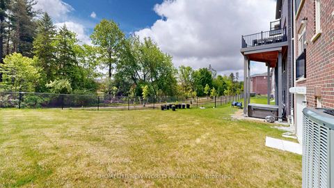 Photo 44 at 19 Ahchie Court, Patterson, Vaughan