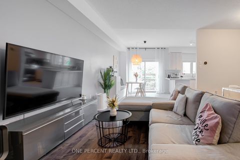 Photo 11 at 64 Lander Crescent, Patterson, Vaughan