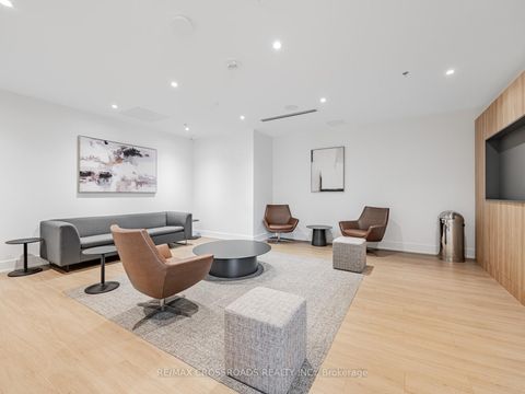 Photo 4 at 427 - 3100 Keele Street, CFB, Toronto