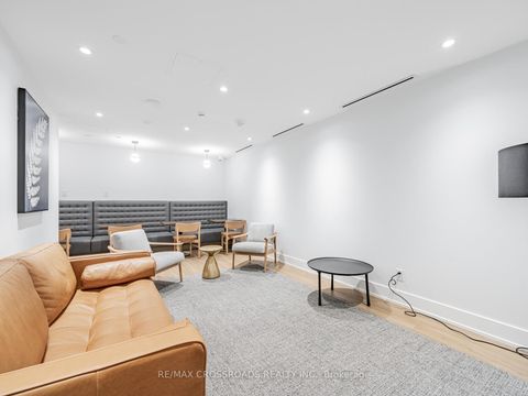 Photo 7 at 427 - 3100 Keele Street, CFB, Toronto
