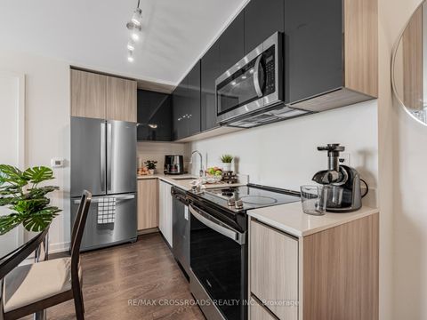Photo 14 at 427 - 3100 Keele Street, CFB, Toronto