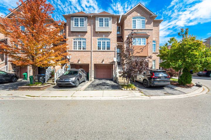 Photo 1 at 7055 Fairmeadow Crescent, Lisgar, Mississauga
