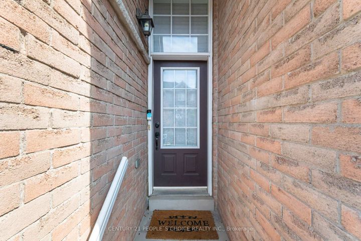 Photo 4 at 7055 Fairmeadow Crescent, Lisgar, Mississauga