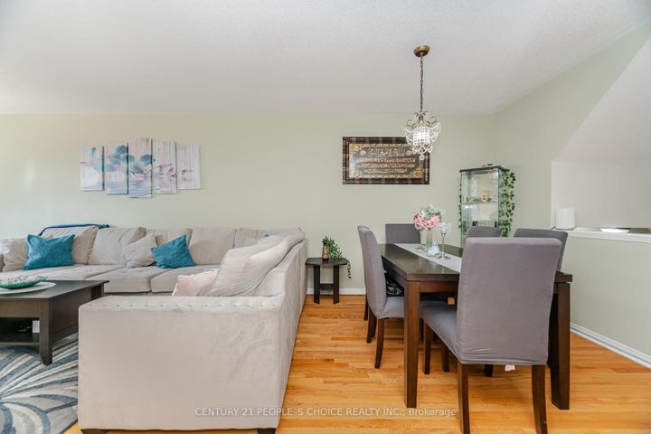 Photo 7 at 7055 Fairmeadow Crescent, Lisgar, Mississauga