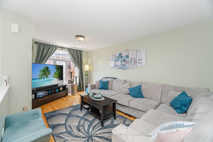 Photo 8 at 7055 Fairmeadow Crescent, Lisgar, Mississauga