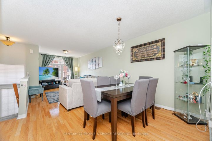 Photo 12 at 7055 Fairmeadow Crescent, Lisgar, Mississauga