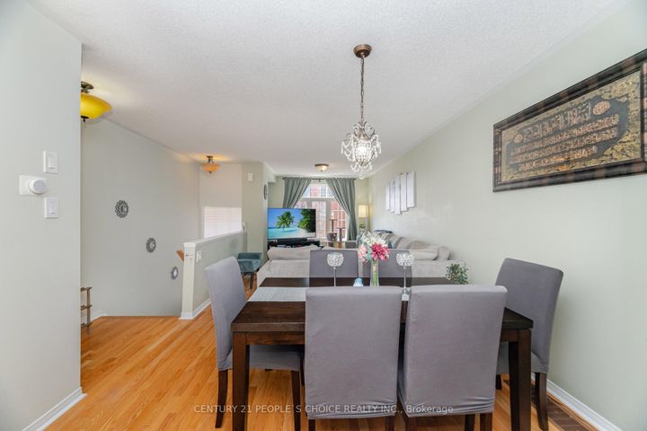 Photo 13 at 7055 Fairmeadow Crescent, Lisgar, Mississauga