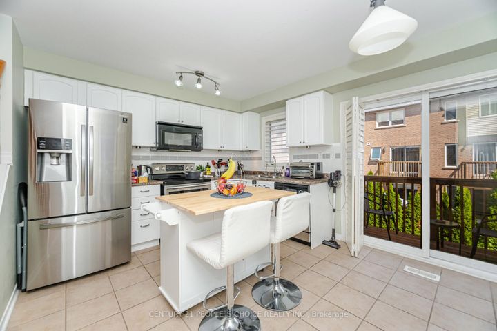 Photo 15 at 7055 Fairmeadow Crescent, Lisgar, Mississauga