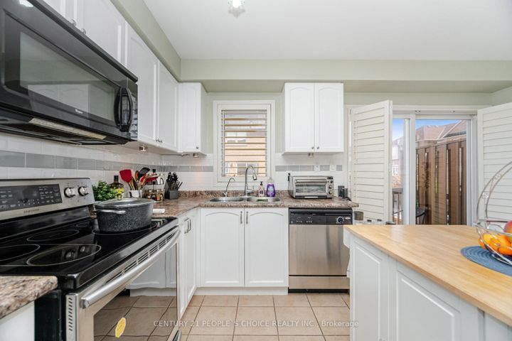 Photo 17 at 7055 Fairmeadow Crescent, Lisgar, Mississauga