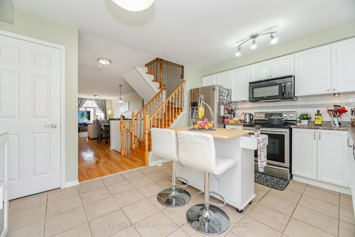 Photo 18 at 7055 Fairmeadow Crescent, Lisgar, Mississauga