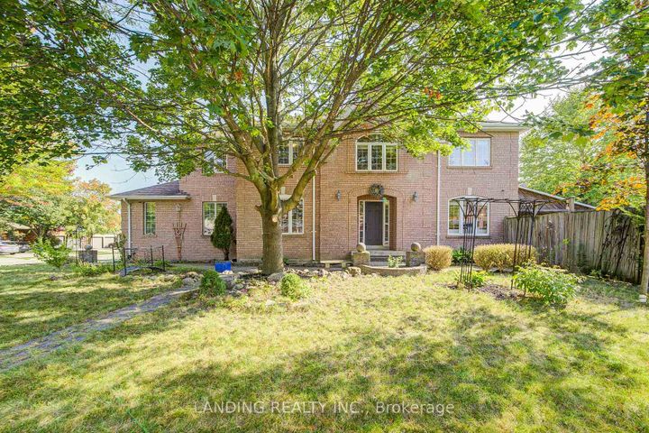 Photo 2 at 483 Menczel Crescent, Summerhill Estates, Newmarket