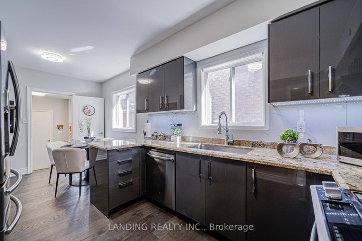 Photo 8 at 483 Menczel Crescent, Summerhill Estates, Newmarket