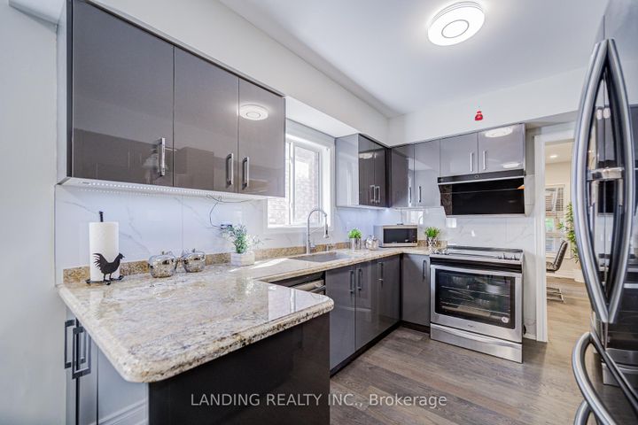 Photo 9 at 483 Menczel Crescent, Summerhill Estates, Newmarket