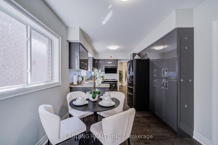 Photo 13 at 483 Menczel Crescent, Summerhill Estates, Newmarket