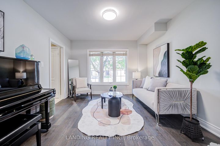 Photo 14 at 483 Menczel Crescent, Summerhill Estates, Newmarket