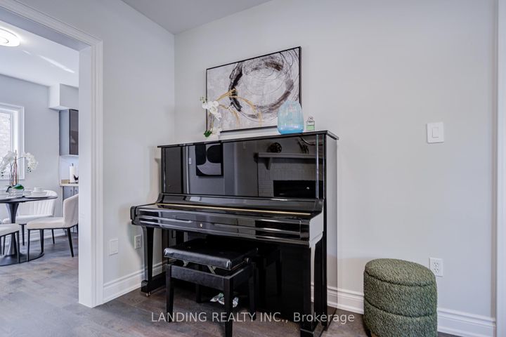 Photo 15 at 483 Menczel Crescent, Summerhill Estates, Newmarket
