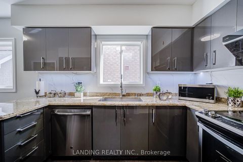 Photo 10 at 483 Menczel Crescent, Summerhill Estates, Newmarket