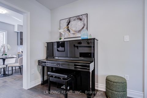 Photo 15 at 483 Menczel Crescent, Summerhill Estates, Newmarket