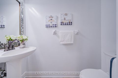 Photo 18 at 483 Menczel Crescent, Summerhill Estates, Newmarket
