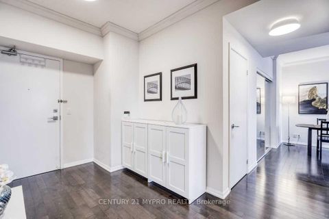 Photo 3 at 2810 - 832 Bay Street, Bay Street Corridor, Toronto