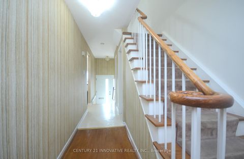 Photo 2 at 9 Candy Courtway, Newtonbrook West, Toronto