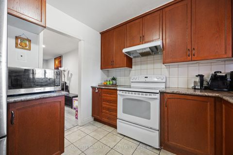 Photo 4 at 23 Riviera Drive W, Glen Shields, Vaughan