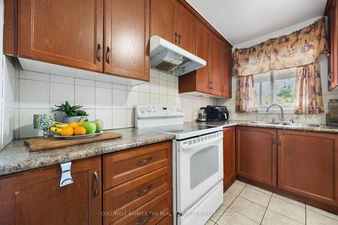 Photo 5 at 23 Riviera Drive W, Glen Shields, Vaughan