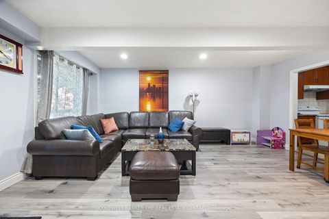 Photo 11 at 23 Riviera Drive W, Glen Shields, Vaughan
