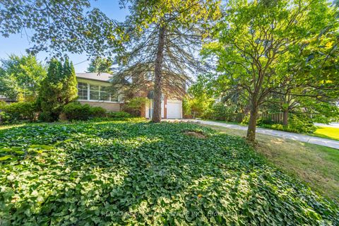 Photo 3 at 525 SWANN Drive, WO West, Oakville