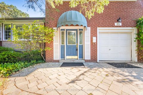 Photo 4 at 525 SWANN Drive, WO West, Oakville