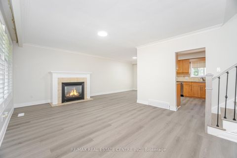 Photo 11 at 525 SWANN Drive, WO West, Oakville