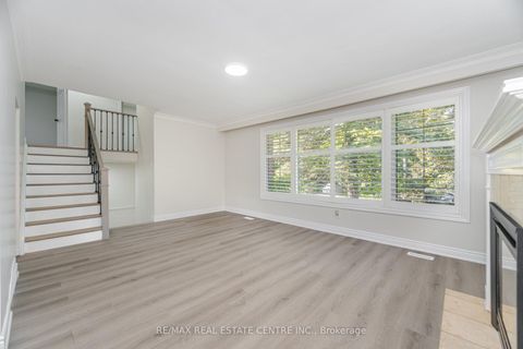 Photo 12 at 525 SWANN Drive, WO West, Oakville