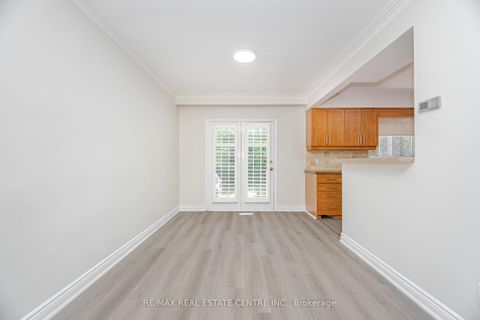 Photo 13 at 525 SWANN Drive, WO West, Oakville