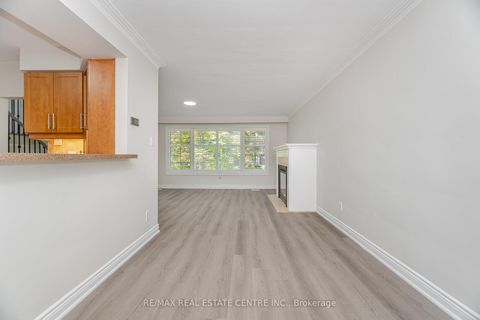 Photo 14 at 525 SWANN Drive, WO West, Oakville
