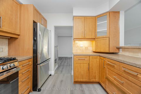 Photo 19 at 525 SWANN Drive, WO West, Oakville