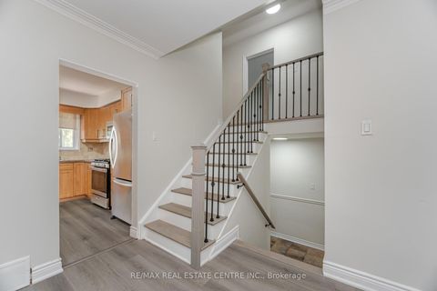 Photo 22 at 525 SWANN Drive, WO West, Oakville