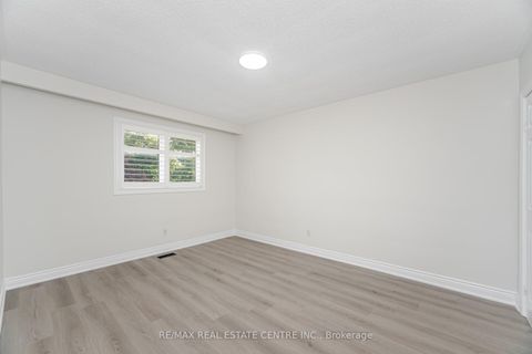 Photo 25 at 525 SWANN Drive, WO West, Oakville