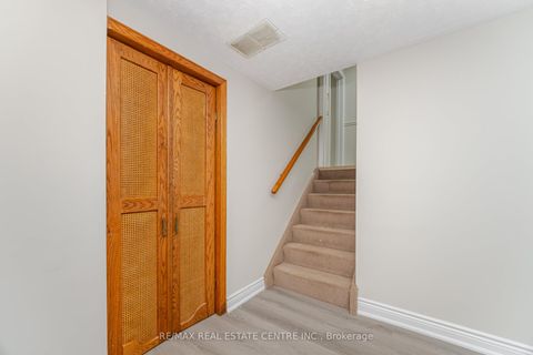 Photo 34 at 525 SWANN Drive, WO West, Oakville
