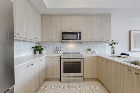 Photo 10 at 5 - 8 Church Street, Maple, Vaughan